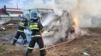 Фотография к новости: Семейде аулада тұрған көлік өртеніп кетті