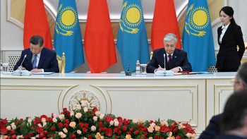 Фотография к новости: Тоқаев пен Си Цзиньпин бірлескен мәлімдемеге қол қойды