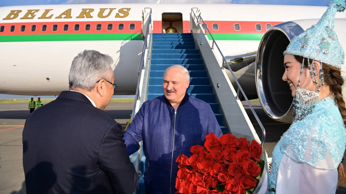 Беларусь Президентінің ұшағы Астанаға қонды