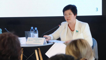 Фотография к новости: Ақтөбеде депутаттар әйелдер мен балаларды қорғау бойынша нормаларды түсіндірді