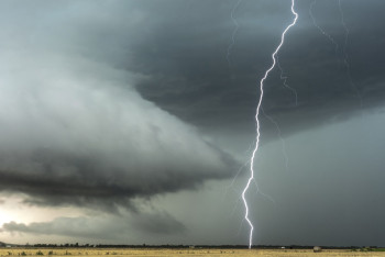 ШҚО-да әйелге найзағай түсіп, қаза болды