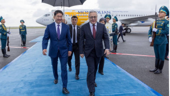 Фотография к новости: Моңғолия Президенті ШЫҰ саммитіне қатысу үшін Астанаға ұшып келді