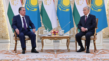 Фотография к новости: Тоқаев Тәжікстан Президенті Эмомали Рахмонмен кездесті