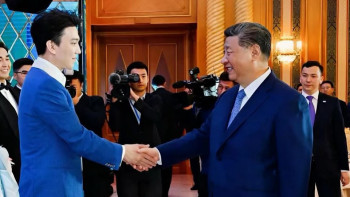 Фотография к новости: Димаш Си Цзиньпинге: Шығармашылығыма әрдайым ықылас білдіргеніне алғыс айтамын