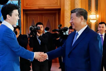 Фотография к новости: Димаш Си Цзиньпинге: Шығармашылығыма әрдайым ықылас білдіргеніне алғыс айтамын