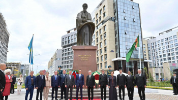 Фотография к новости: Астанада Мақтымқұлыға арналған ескерткіштің салтанатты ашылу рәсімі өтті