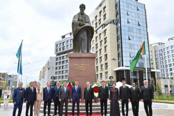 Фотография к новости: Астанада Мақтымқұлыға арналған ескерткіштің салтанатты ашылу рәсімі өтті