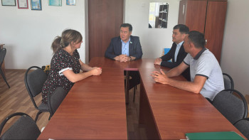 Фотография к новости: Сенатор: Азаматтардың проблемалық мәселелерін шешуге тырысамыз