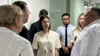 Фотография к новости: Депутат Қарағандыдағы жаңартылған балалар ауруханасы жұмысымен танысты