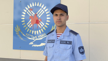 Фотография к новости: Шымкентте көпірден секірмек болған қызды ұландықтар құтқарып қалды