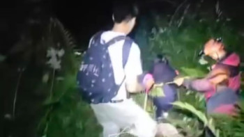 Фотография к новости: Алматы құтқарушылары таудан түсе алмай қалған жастарды құтқарды