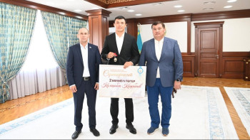 Фотография к новости: Әлем чемпионатының жеңімпазы Қамшыбек Қоңқабаев баспаналы болды