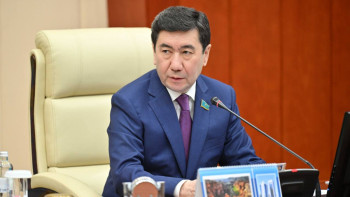 Фотография к новости: Мәжіліс төрағасы Елорда күнімен құттықтады