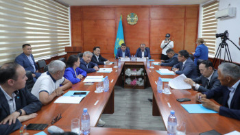 Фотография к новости: Су тасқыны: Сенаторлар үйлердің құрылысымен танысты