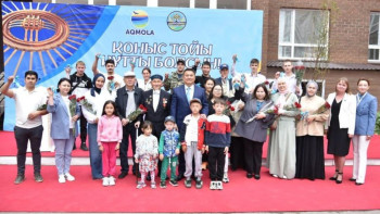 Фотография к новости: Қосшы қаласында 20 отбасы пәтер иесі атанды