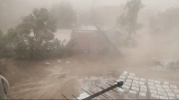 Фотография к новости: Орал қаласында шаңды дауыл соғып, қаланың көп бөлігі жарықсыз қалды