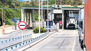 Фотография к новости: Ресеймен шекарада 200-дей жүк көлігі тұрып қалды