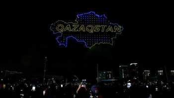 Фотография к новости: Астанада дрондар шоуын 100 мыңнан астам адам тамашалады