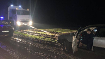 Фотография к новости: Қостанайлық құтқарушылар балшықтан адамдарды шығарды