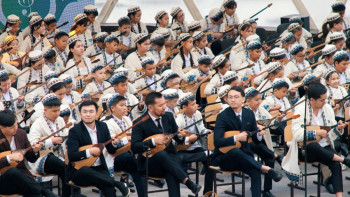 Фотография к новости: Астанада бір сәтте 400 домбырашы бірге күй шертті