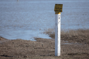 Фотография к новости: ШҚО-да қауіпті жерде суға түскен 15 адам жауапқа тартылды