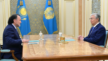 Фотография к новости: Тоқаев қоғам қайраткері, академик Мұхтар Құл-Мұхаммедті қабылдады