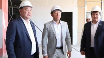 Фотография к новости: Депутат Шымкенттегі мектеп құрылысын дер кезінде аяқтаудың маңызын айтты