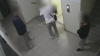 Фотография к новости: Ажырасқан әйелін лифт алдында ұрған ер адам жазаланды