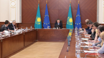 Фотография к новости: Бектенов пен ЕО дипмиссияларының басшылары логистикалық ынтымақтастықты талқылады