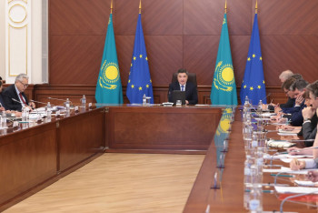 Фотография к новости: Бектенов пен ЕО дипмиссияларының басшылары логистикалық ынтымақтастықты талқылады