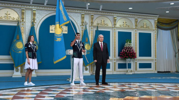 Фотография к новости: Тоқаев Олимпиадаға қатысатын Қазақстан құрамасына Мемлекеттік туды тапсырды