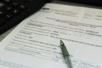 Фотография к новости: Астанада түлектерге әлеуметтік көмек көрсету үшін құжаттарды қабылдап жатыр