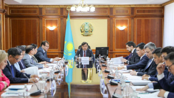Фотография к новости: Мемлекеттік қызмет көрсету саласын жетілдіру мәселелері талқыланды