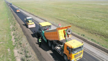 Фотография к новости: "ҚазАвтоЖол" жолда ауыр жүк көліктерінің қозғалысына уақытша шектеу енгізілгенін ескертті