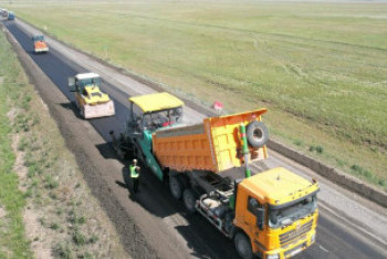 Фотография к новости: "ҚазАвтоЖол" жолда ауыр жүк көліктерінің қозғалысына уақытша шектеу енгізілгенін ескертті