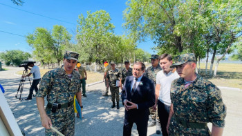 Фотография к новости: Сенатор әскери бөлімде болды
