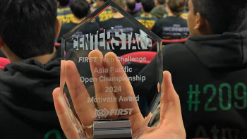 Фотография к новости: Оқушылар Аустралиядағы робототехника чемпионатынан екі жүлде жеңіп алды