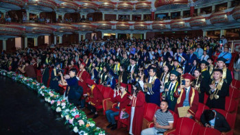 Фотография к новости: 10 мың астамнан түлекке дәрігерлік диплом табысталды