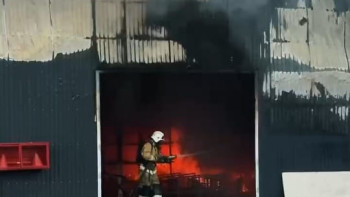 Фотография к новости: Алматының Алатау ауданындағы қоймадан шыққан өрт сөндірілді