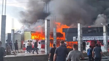 Фотография к новости: Алматыда базар өртеніп жатыр