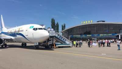 Ұшақта құқық бұзушылықтар жасаған шетелдік азамат 5 тәулікке қамалды