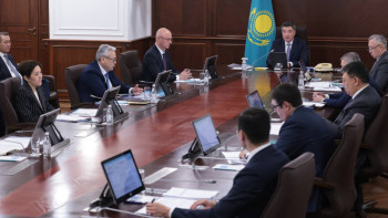 Фотография к новости: Олжас Бектенов сұйытылған мұнай газын бақылауды тапсырды