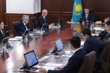 Фотография к новости: Олжас Бектенов сұйытылған мұнай газын бақылауды тапсырды