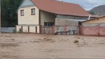 Фотография к новости: Алматы облысында толассыз жауған жаңбырдан тұрғын үйлерді су басты