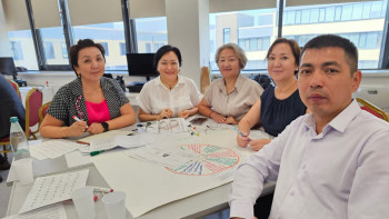 Фотография к новости: Директор: Жаңаны байқап көруге қорықпайтын мұғалімдерге кедергі жасамаған жөн