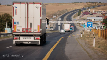 Фотография к новости: ҰҚК Қырғызстанмен шекарада автокөліктердің жиналуын түсіндірді