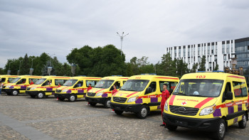 Фотография к новости: Жетісулық медицина ұйымдарына 29 санитарлық автокөлік берілді