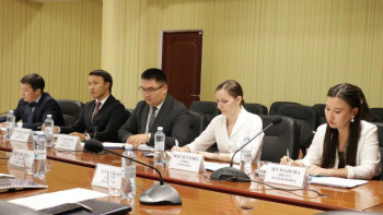 Фотография к новости: Мәдениет және ақпарат министрлігінде ҚХА жастары жобасын қолдау мәселесі талқыланды