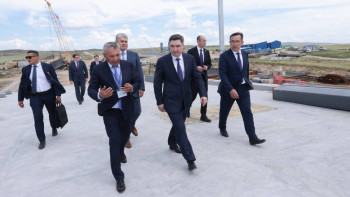 Фотография к новости: Бектенов Қазақстандағы ең ұзын көпір құрылысымен танысты