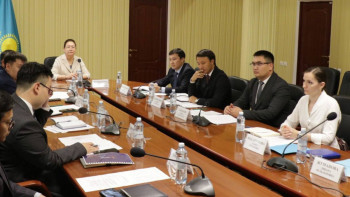 Фотография к новости: ҚХА жастары жобаларын қолдау мәселелері талқыланды